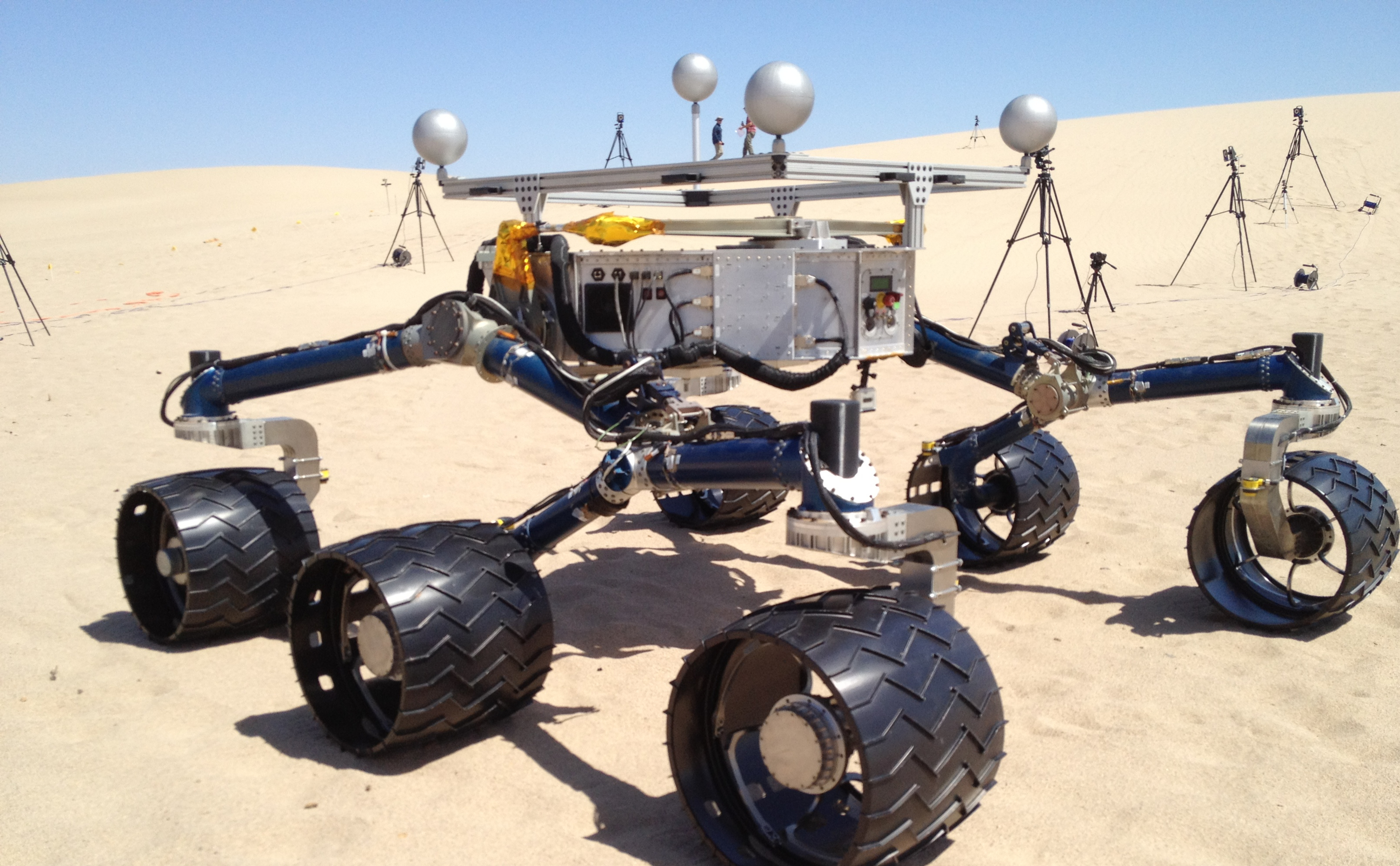 Test Rover Aids Preparations in California for Curiosity Rover on Mars