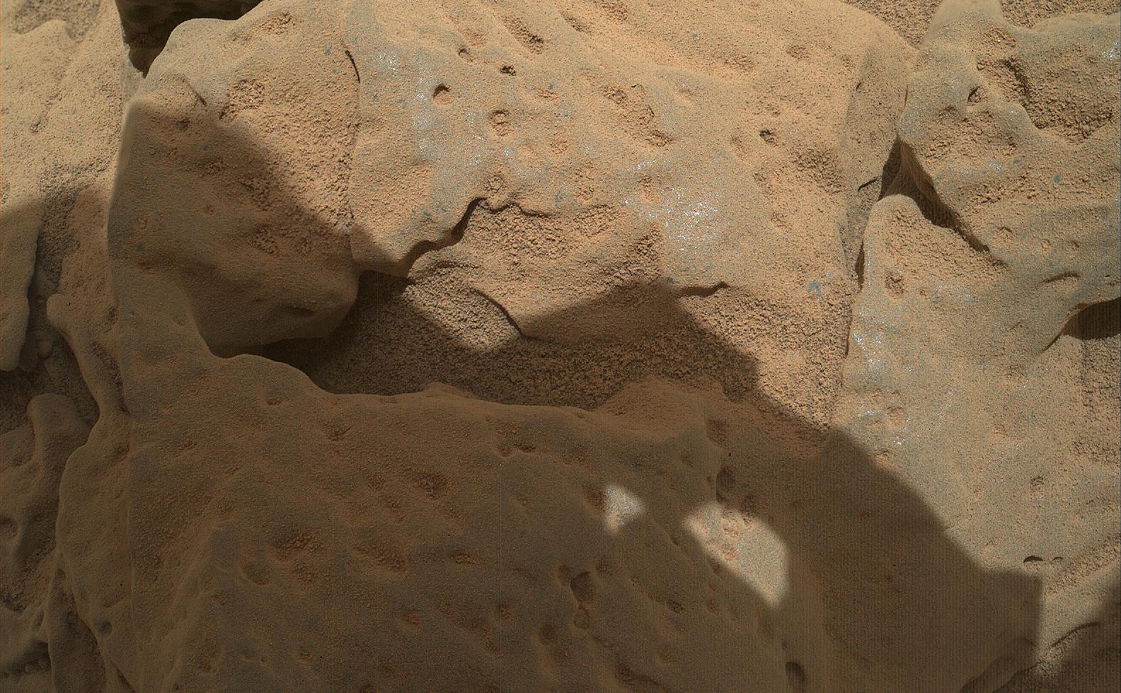 Rock 'Burwash' Near Curiosity, Sol 82