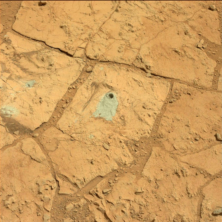 Before-and-After Blink of Curiosity 'Mini Drill' into Mars Rock