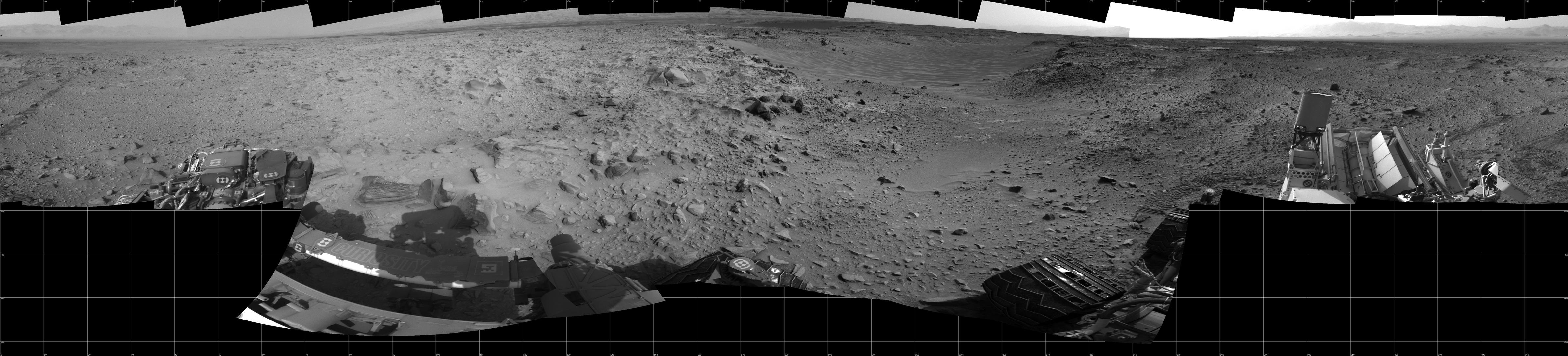 Curiosity's 360-Degree View Before Entering 'Hidden Valley'